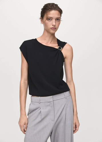 Фото ракурс 1 - Жіночий чорний джемпер Mango артикул 17005809 99 1 season