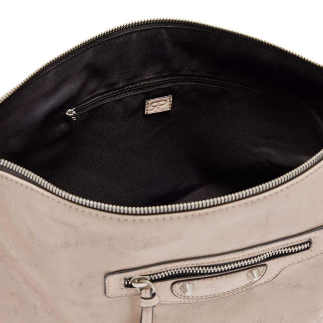 Жіноча молочна сумка Parfois артикул 240790 _EC FW2025 Фото ракурс 4 - Жіноча молочна сумка Parfois артикул 240790 _EC FW2025