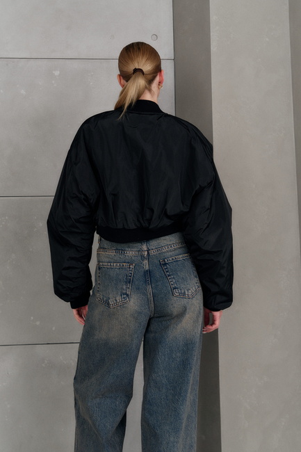 Фото ракурс 2 - Женская черная куртка EQUILIBRI артикул BW175003 000 Black FW2025