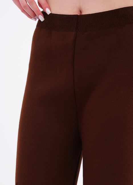 Фото ракурс 4 - Жіночі коричневі штани EQUILIBRI артикул W391 040 200 Brown FW2025