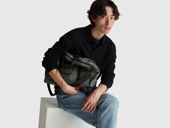 Фото ракурс 7 - Чоловічий чорний светр Benetton артикул 1006U301Q 100 25I