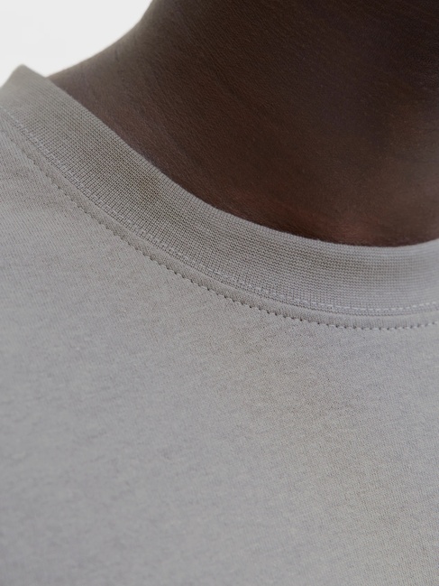 Фото ракурс 6 - Мужская серая футболка Jack & Jones артикул 12286300 Gray Flannel FW2025