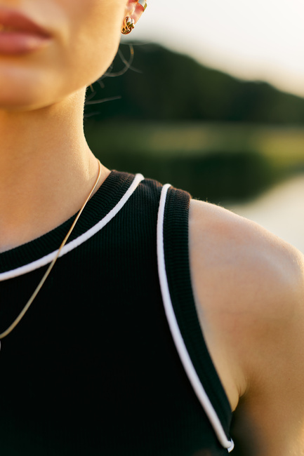 Фото ракурс 4 - Жіноча чорна майка EQUILIBRI артикул BW211001 001 Black SS2025