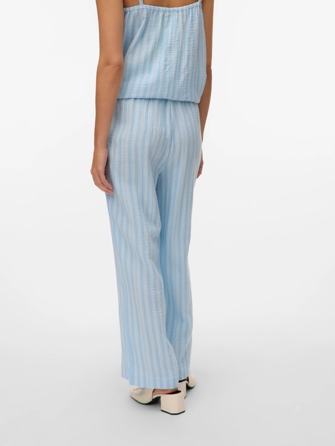 Жіночі блакитні штани Vero Moda артикул 10325865 Airy Blue FW2025 Фото ракурс 2 - Жіночі блакитні штани Vero Moda артикул 10325865 Airy Blue FW2025