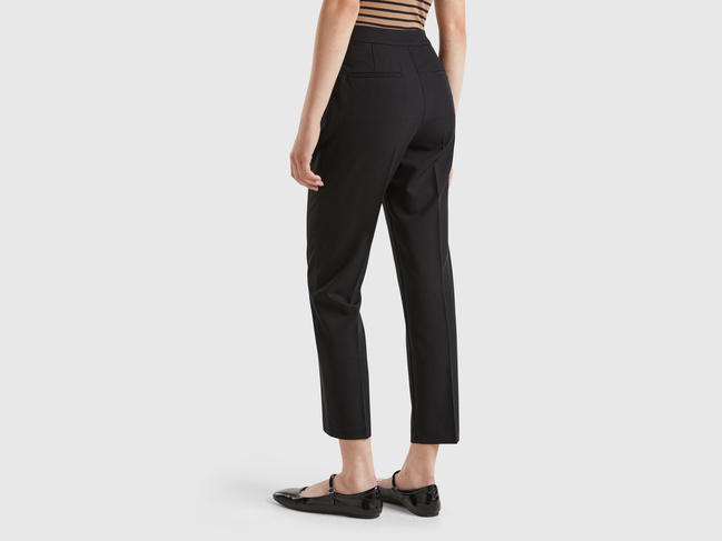 Женские черные штаны Benetton артикул 4OIGDF076 100 24A Фото ракурс 2 - Женские черные штаны Benetton артикул 4OIGDF076 100 24A