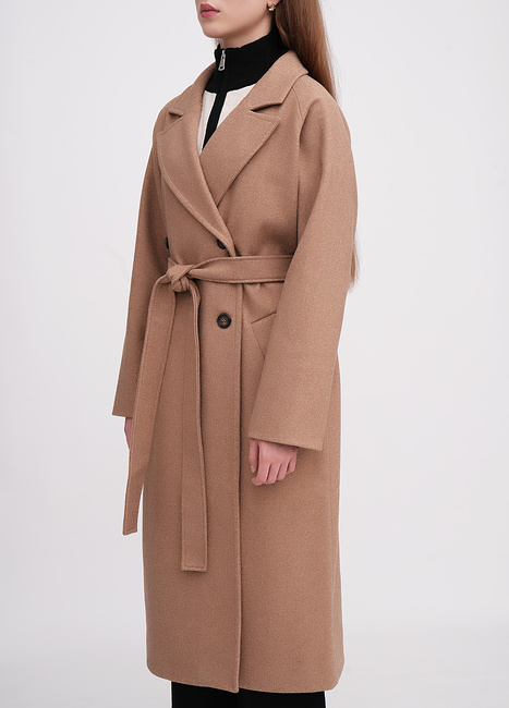 Фото ракурс 3 - Женское коричневое пальто EQUILIBRI артикул BW173002 000 CAMEL FW2025