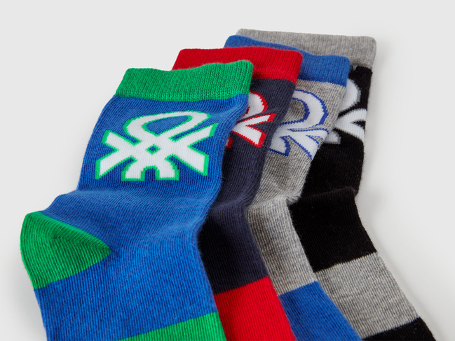 Фото ракурс 2 - Разноцветные носки для мальчиков Benetton артикул 6AO30704E 908 25A