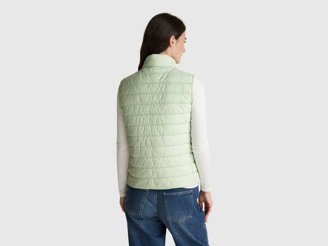 Женский зеленый жилет Benetton артикул 2TWDDJ00V 22U 25A Фото ракурс 2 - Женский зеленый жилет Benetton артикул 2TWDDJ00V 22U 25A