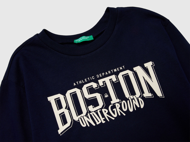 Фото ракурс 3 - Синій реглан для хлопчиків Benetton артикул 3JERC10QO.G 016 25A