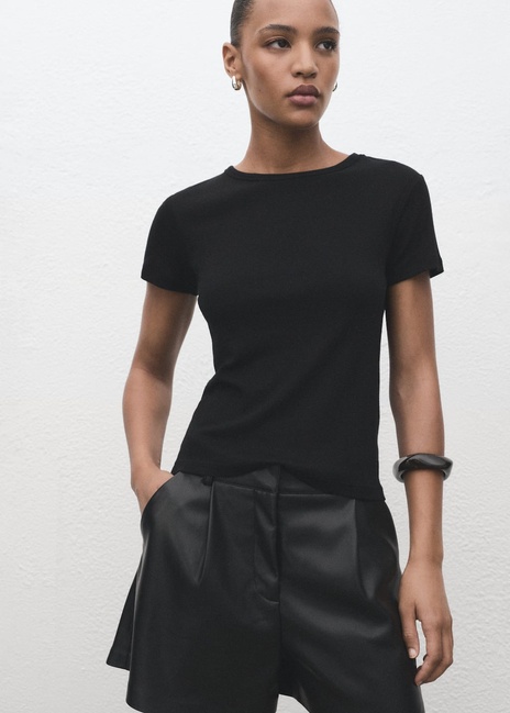 Жіночі чорні шорти Mango артикул 17035168 99 1 season Фото ракурс 4 - Жіночі чорні шорти Mango артикул 17035168 99 1 season