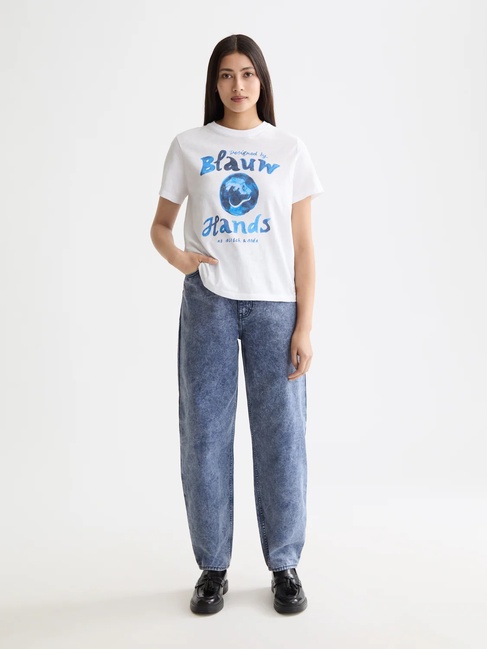 Жіноча біла футболка SCOTCH & SODA артикул U9A01062T U102 FW2025 Фото ракурс 3 - Жіноча біла футболка SCOTCH & SODA артикул U9A01062T U102 FW2025