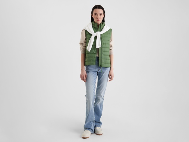 Фото ракурс 5 - Женский зеленый жилет Benetton артикул 2TWDDJ00V 26U 25P
