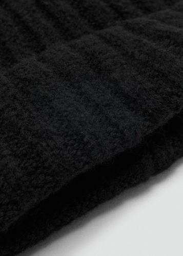 Фото ракурс 2 - Жіноча чорна шапка Mango артикул 17026731 99 1 season