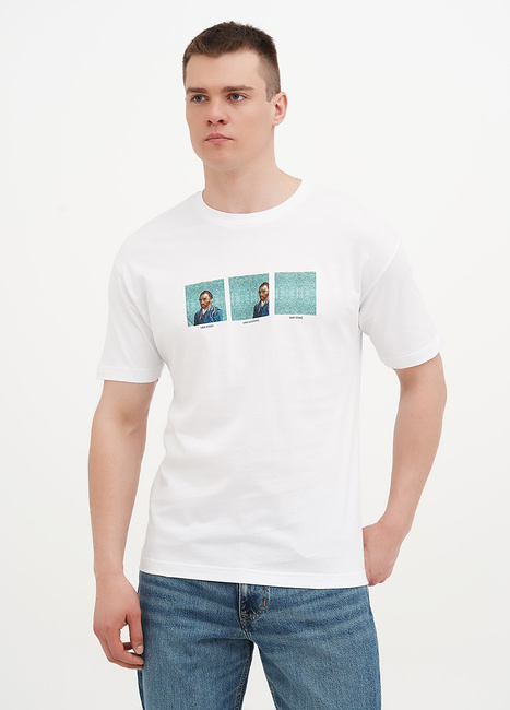 Мужская белая футболка EQUILIBRI артикул M213 017 000 White SS2025 Фото ракурс 1 - Мужская белая футболка EQUILIBRI артикул M213 017 000 White SS2025