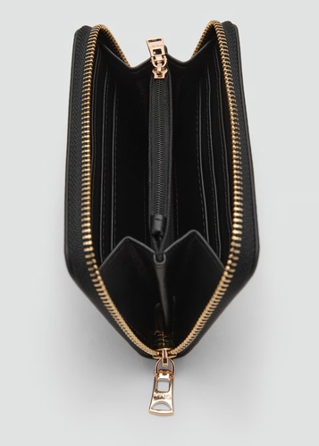 Фото ракурс 2 - Жіночий чорний гаманець Mango артикул 17011219 99 1 season