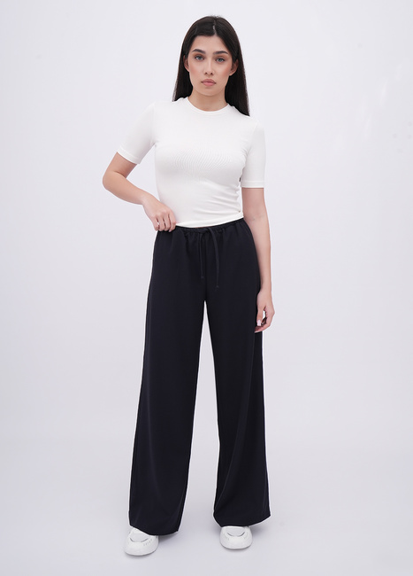 Жіночі сині брюки EQUILIBRI артикул W265 005 000 NAVY BLUE FW2025 Фото ракурс 1 - Жіночі сині брюки EQUILIBRI артикул W265 005 000 NAVY BLUE FW2025