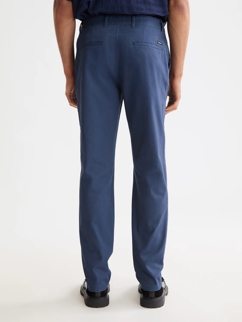 Фото ракурс 4 - Мужские синие брюки SCOTCH & SODA артикул 181195 420 FW2025