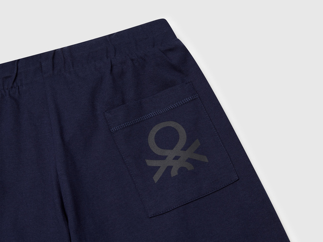 Сині шорти для хлопчиків Benetton артикул 3BL0C903L.G 252 25P Фото ракурс 3 - Сині шорти для хлопчиків Benetton артикул 3BL0C903L.G 252 25P