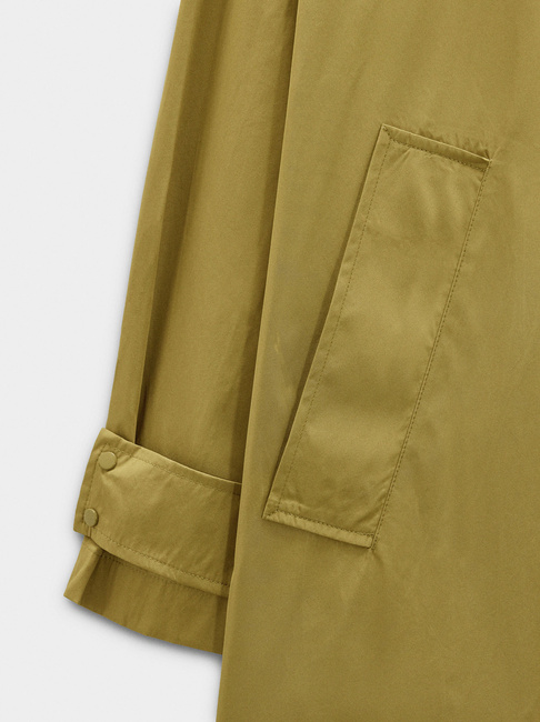 Женский зеленый плащ Parfois артикул 237424 _OL FW2025 Фото ракурс 5 - Женский зеленый плащ Parfois артикул 237424 _OL FW2025