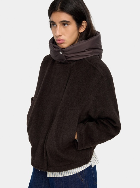 Жіноча коричнева куртка Parfois артикул 239684 _BN FW2025 Фото ракурс 1 - Жіноча коричнева куртка Parfois артикул 239684 _BN FW2025