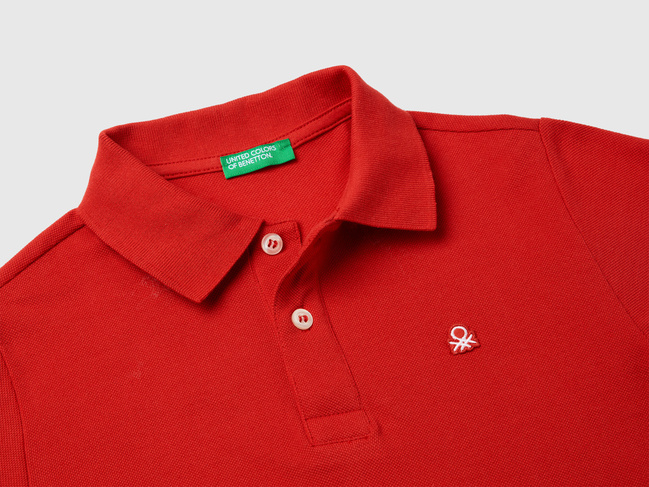 Червоний лонгслів для хлопчиків Benetton артикул 3089C300Z.G 29M 25A Фото ракурс 3 - Червоний лонгслів для хлопчиків Benetton артикул 3089C300Z.G 29M 25A