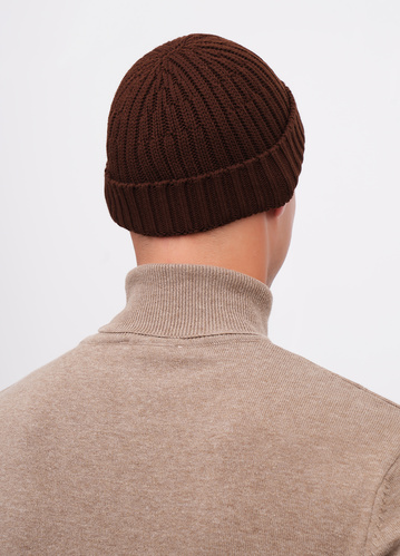 Фото ракурс 2 - Унісекс коричнева шапка EQUILIBRI артикул U881 001 000 Brown FW2025