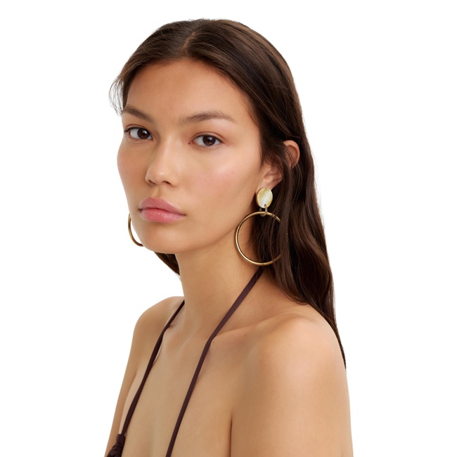 Женские золотые серьги Parfois артикул 237707 _GD FW2025 Фото ракурс 4 - Женские золотые серьги Parfois артикул 237707 _GD FW2025