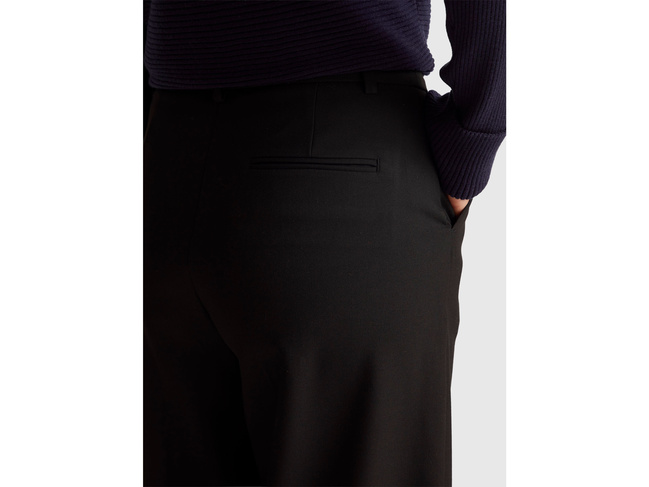 Жіночі чорні штани Benetton артикул 4L4HDF07F 700 25A Фото ракурс 4 - Жіночі чорні штани Benetton артикул 4L4HDF07F 700 25A