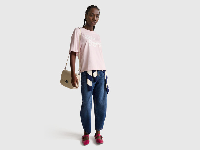 Жіноча рожева футболка Benetton артикул 3MI5D10AY 10P 25A Фото ракурс 4 - Жіноча рожева футболка Benetton артикул 3MI5D10AY 10P 25A