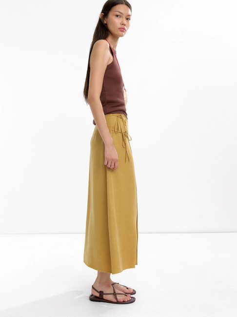 Женская желтая юбка Parfois артикул 234108 _MD FW2025 Фото ракурс 3 - Женская желтая юбка Parfois артикул 234108 _MD FW2025