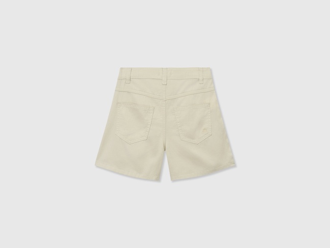 Бежеві шорти для дівчаток Benetton артикул 47RGC903Y.G 152 25E Фото ракурс 2 - Бежеві шорти для дівчаток Benetton артикул 47RGC903Y.G 152 25E