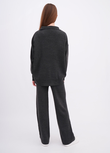 Фото ракурс 2 - Жіночі сірі штани EQUILIBRI артикул W391 040 200 Dark grey FW2025