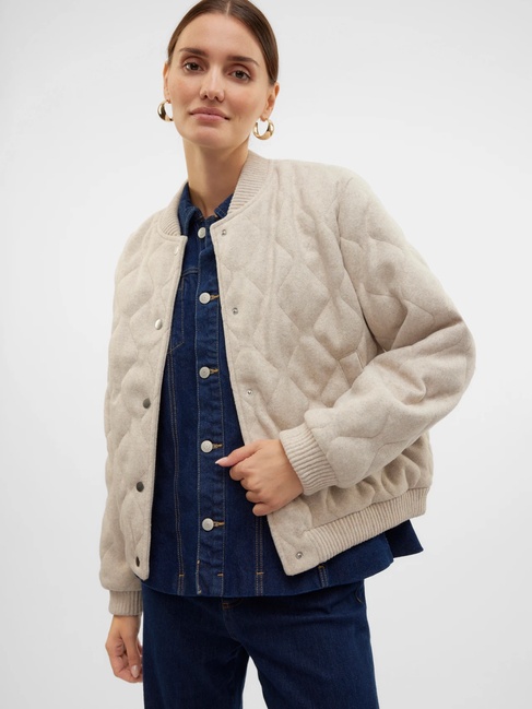 Женская бежевая куртка Vero Moda артикул 10315192 Oatmeal FW2025 Фото ракурс 5 - Женская бежевая куртка Vero Moda артикул 10315192 Oatmeal FW2025