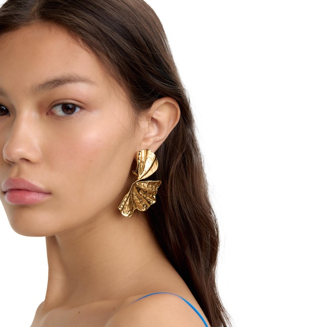 Женские золотые серьги Parfois артикул 237723 _GD FW2025 Фото ракурс 4 - Женские золотые серьги Parfois артикул 237723 _GD FW2025