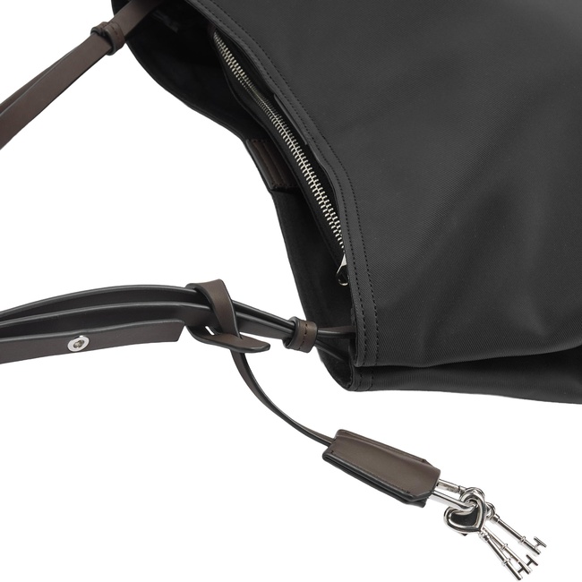 Фото ракурс 3 - Жіноча чорна сумка Parfois артикул 242364 _BK FW2025