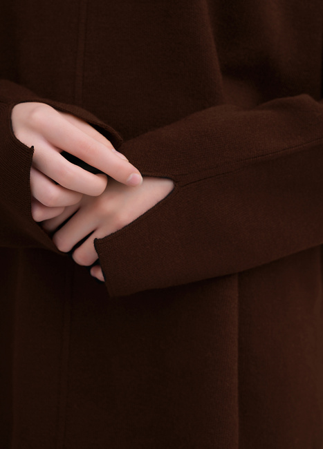 Фото ракурс 4 - Женский коричневый свитер EQUILIBRI артикул W391 055 100 Brown FW2025