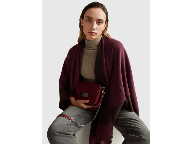 Фото ракурс 7 - Женская коричневая футболка Benetton артикул 102HD203X 81F 25A