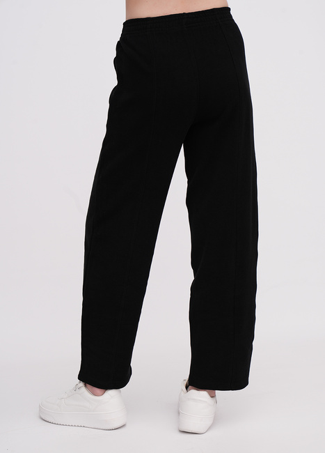 Фото ракурс 2 - Женские черные брюки EQUILIBRI артикул W466 038 000 Black FW2025