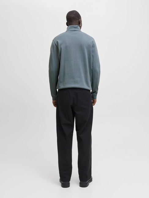 Мужская голубая водолазка Jack & Jones артикул 12258051 Stormy Weather FW2025 Фото ракурс 2 - Мужская голубая водолазка Jack & Jones артикул 12258051 Stormy Weather FW2025