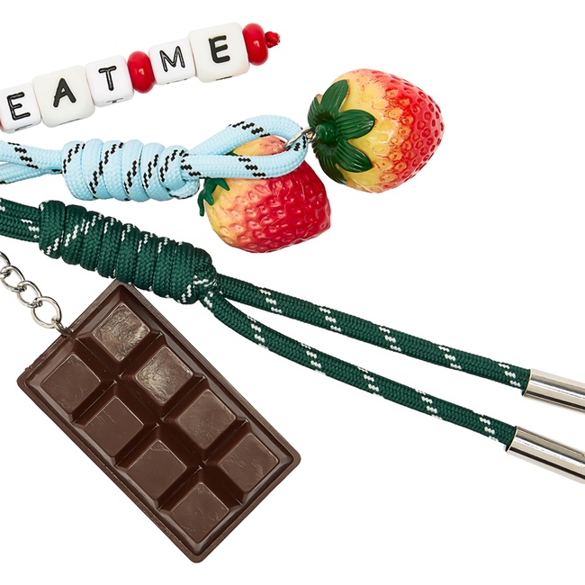 Фото ракурс 2 - Женский разноцветный брелок Parfois артикул 237888 _HM FW2025