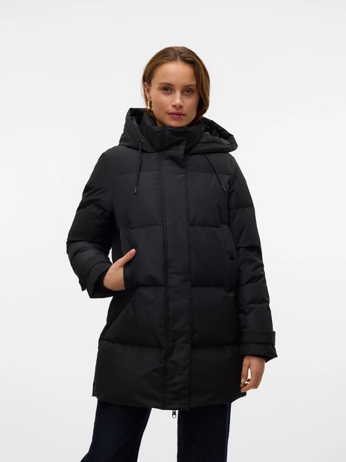 Фото ракурс 1 - Жіноча чорна куртка Vero Moda артикул 10320505 Black FW2025