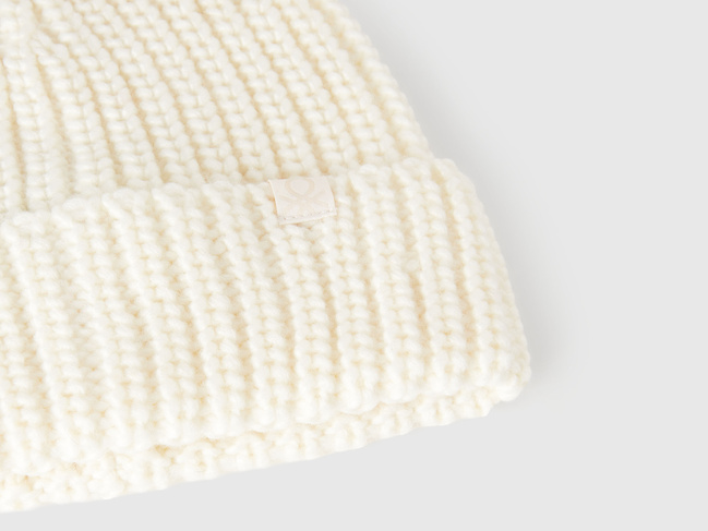 Фото ракурс 3 - Біла шапка для хлопчиків Benetton артикул 105HCA014.G 600 25A