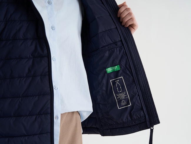 Женская синяя куртка Benetton артикул 2TWDDN07O 016 25P Фото ракурс 4 - Женская синяя куртка Benetton артикул 2TWDDN07O 016 25P