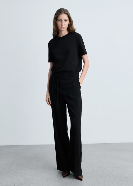 Женская черная футболка Mango артикул 87044082 99 8 season Фото ракурс 1 - Женская черная футболка Mango артикул 87044082 99 8 season