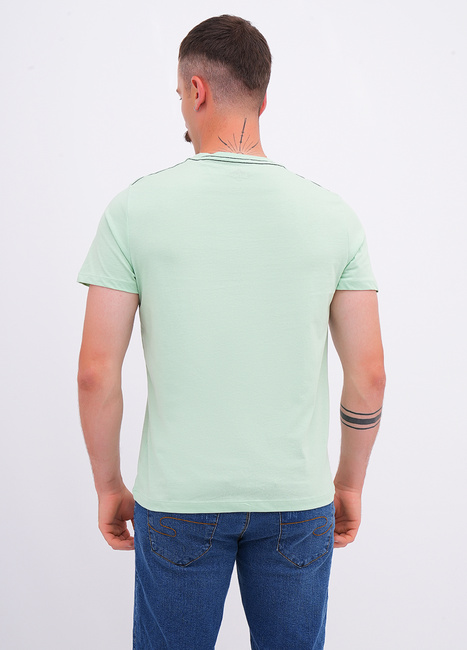 Фото ракурс 2 - Чоловіча зелена футболка Lee Cooper артикул LCM251-1044 BIO MINT FW2025