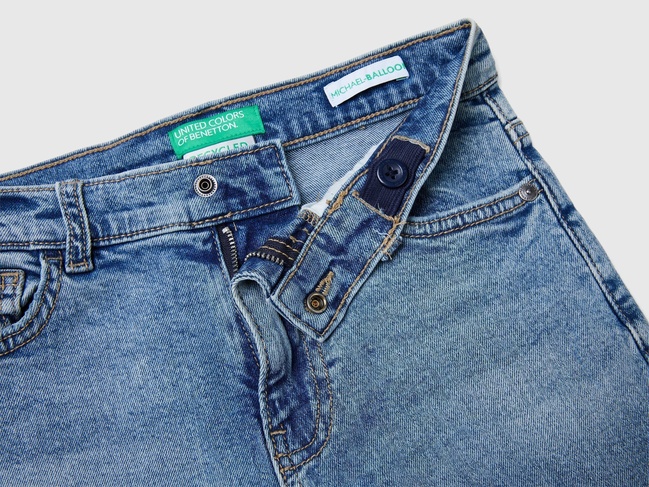 Сині джинси для хлопчиків Benetton артикул 45ONCE046.G 901 25A Фото ракурс 3 - Сині джинси для хлопчиків Benetton артикул 45ONCE046.G 901 25A