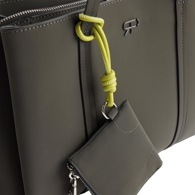 Жіноча чорна сумка Parfois артикул 228042 _BK SS2025 Фото ракурс 3 - Жіноча чорна сумка Parfois артикул 228042 _BK SS2025