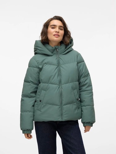 Фото ракурс 1 - Женская зелёная куртка Vero Moda артикул 10311194 BALSAM GREEN FW2024