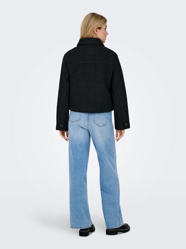 Фото ракурс 2 - Женская черная куртка Only артикул 15353905 Black FW2025