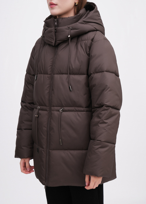 Фото ракурс 3 - Жіноча коричнева куртка EQUILIBRI артикул W172 013 000 Brown FW2025